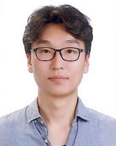 Kitaev quantum spin liquid and its identification in quantum materials